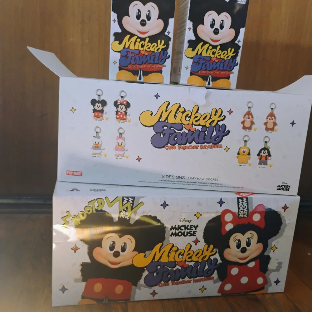 Mickey Mouse Family Keychain - Picture 2 of 4